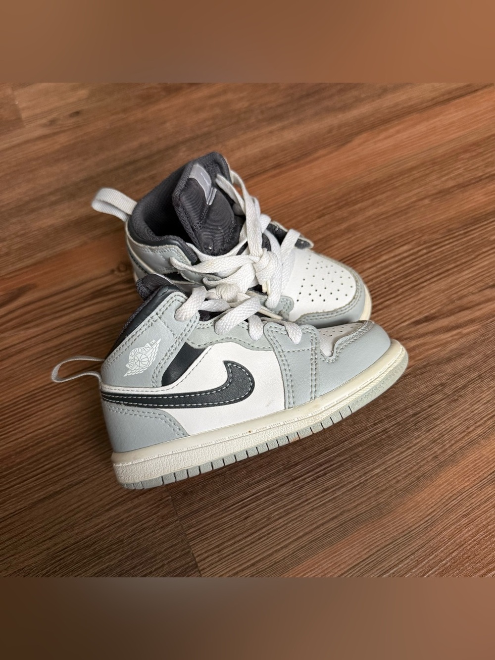 Air Jordan 1 Mid